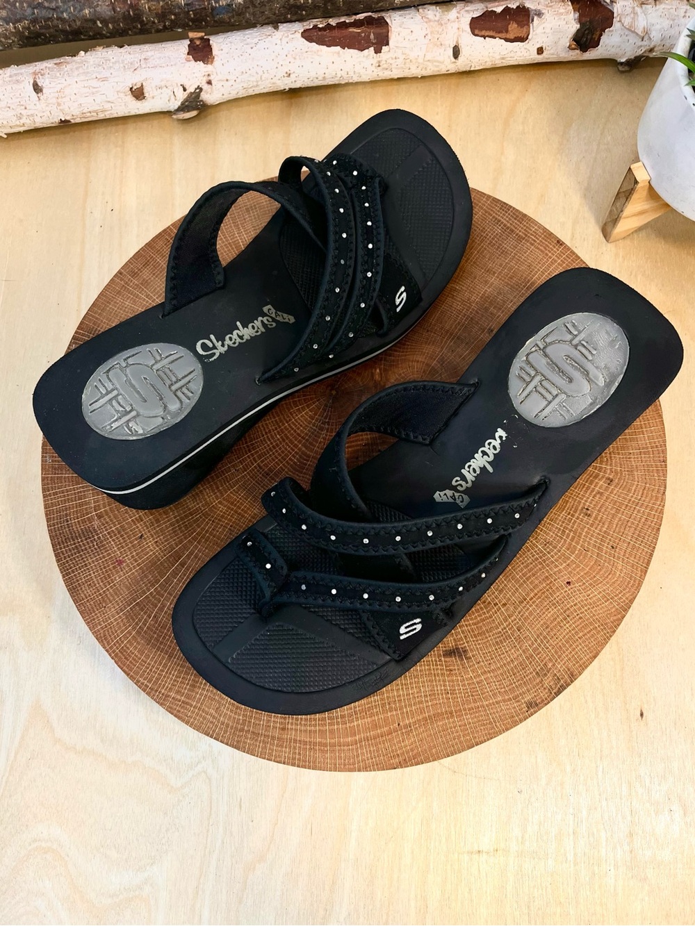 Y2K Vintage Skechers Cali Wedge Sandals Black Rhinestone Thong Flip Flops Size 8 - Picture 12 of 14